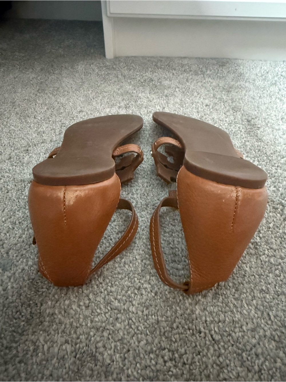 Tory Burch Tan Brown Logo Cutout Leather Sandals - Picture 7 of 7